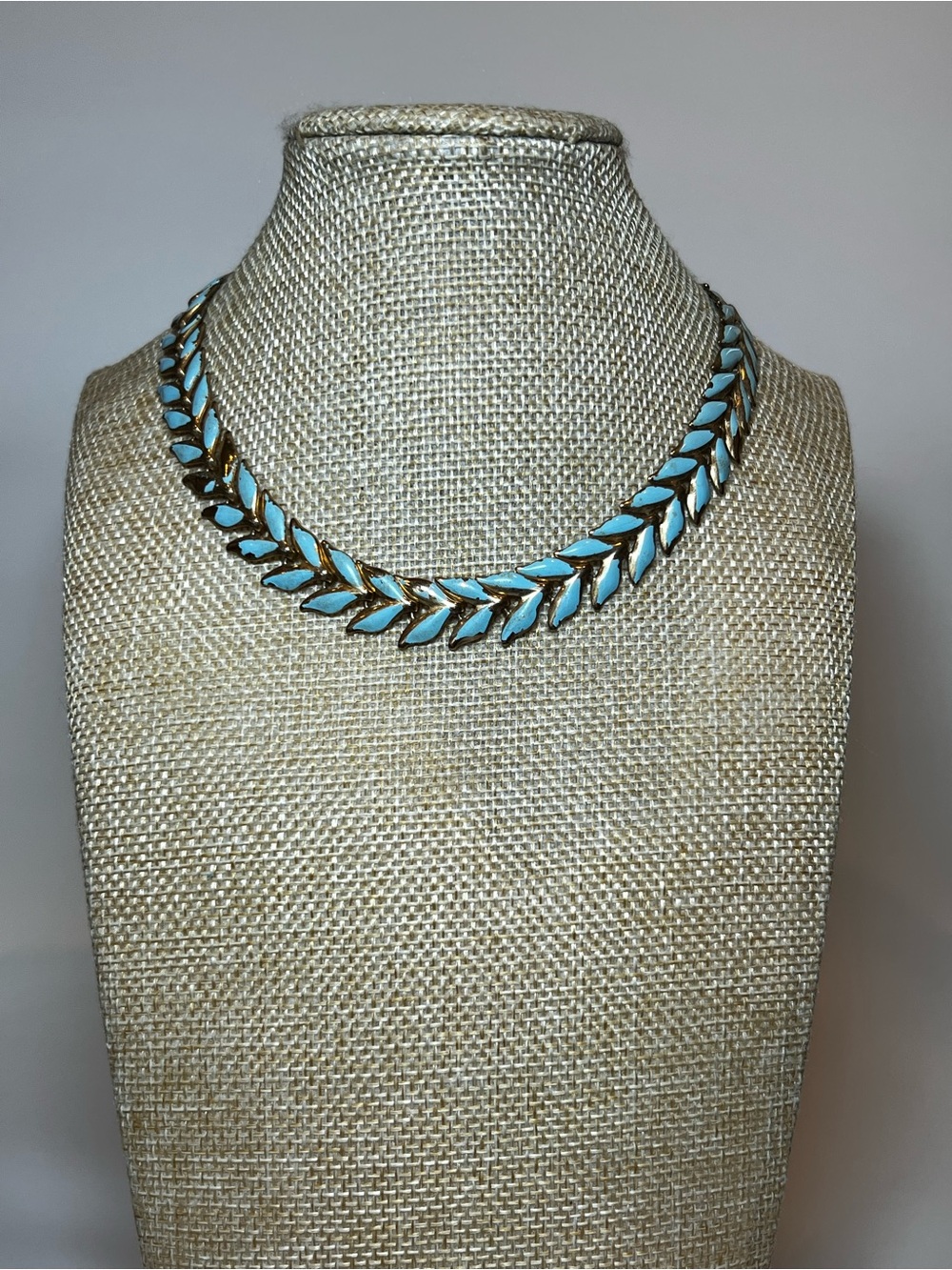 Vintage 1950’s gold-tone chevron link blue enamel leaf choker necklace